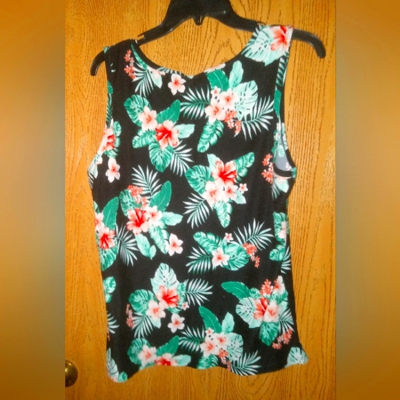 Floral Tank - Picture 2 of 3